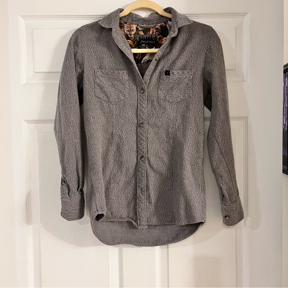 Pladra Cascade Flannel Button Down Shirt gray flip cuff wildlife women’s XS‎